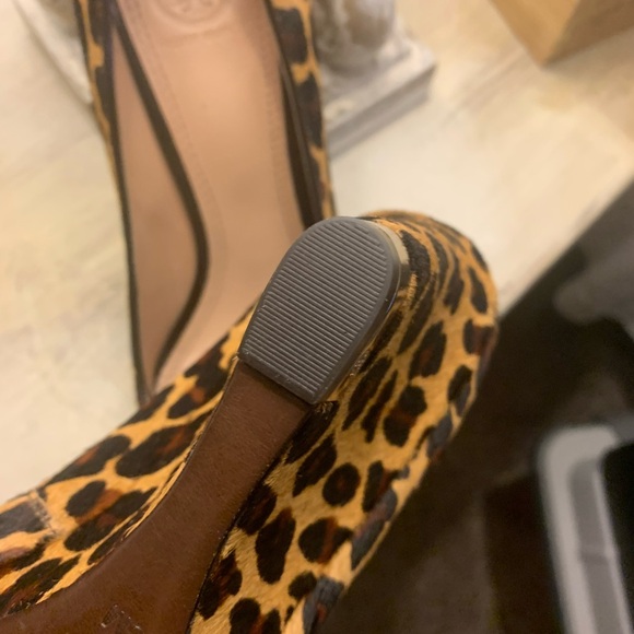 NEVER WORN!!! TORY BURCH - Picture 2 of 5